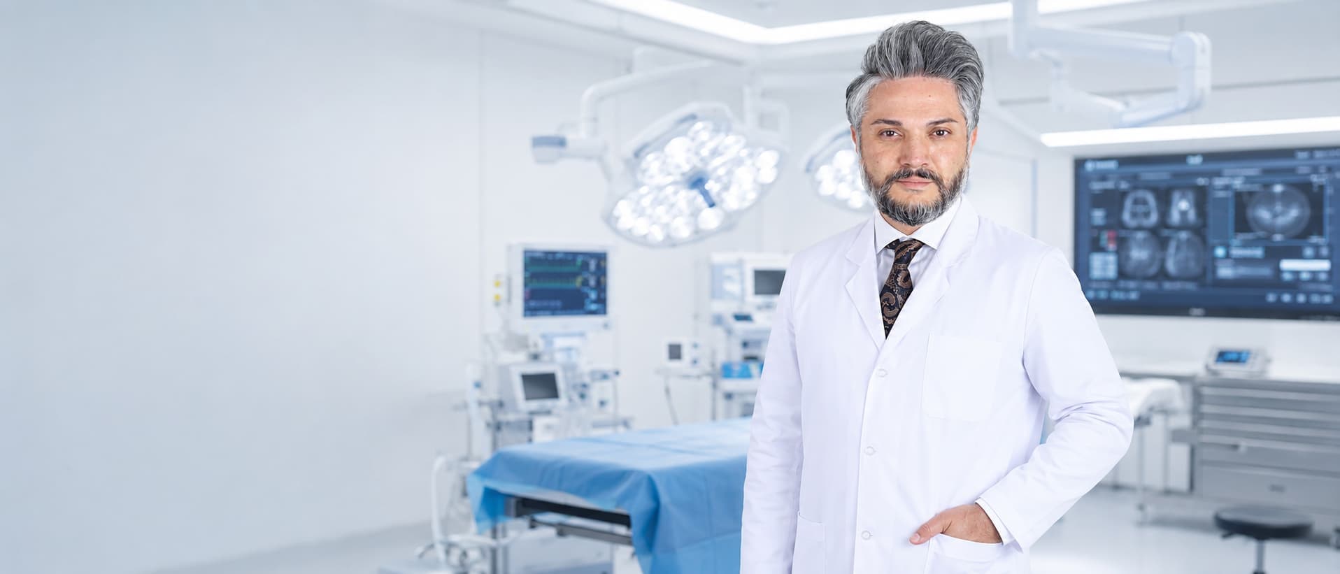 Op. Dr. Eyüp Baykara ameliyathanede
